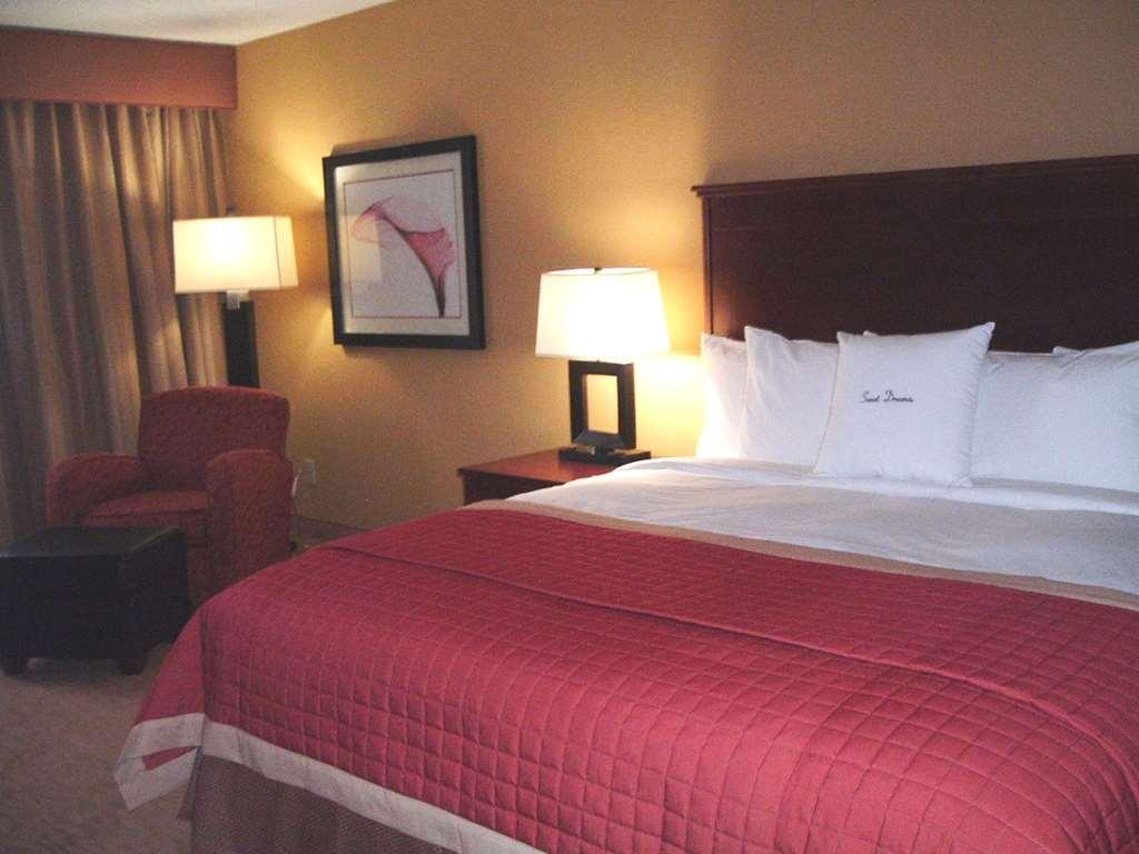 Doubletree By Hilton פייטוויל חדר תמונה